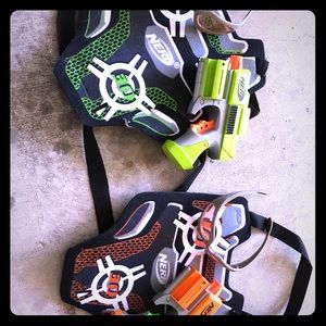 Nerf guns with vest and safety goggles
